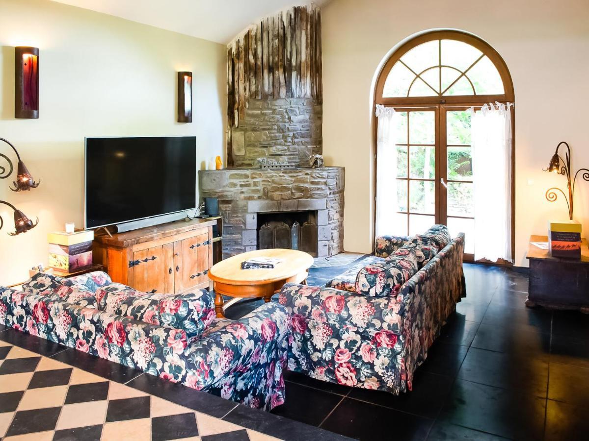 Nice Holiday Home In Nature With Sauna, Hot Tub En Swimming Pool Verviers Bilik gambar